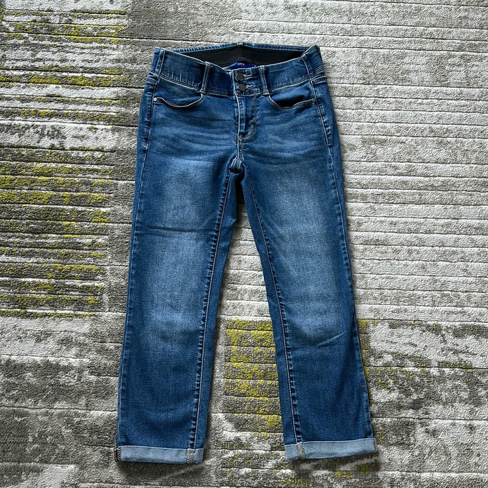 Women’s Apt. 9 Jean Capris, Medium Wash, Size 4, Good Condition